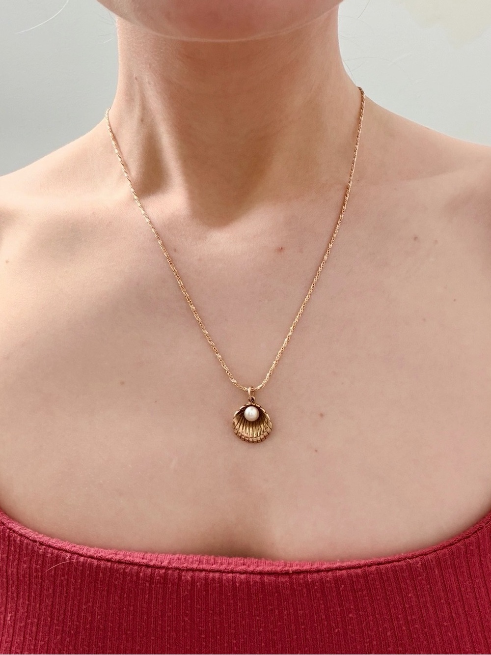 Gold Shell Pendant with Pearl in 9k yellow gold